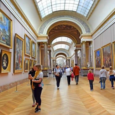 Tour del Louvre en español