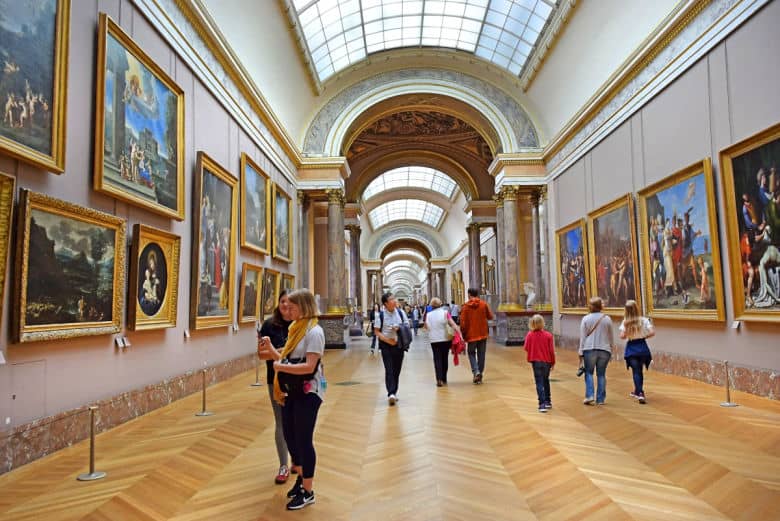Tour del Louvre en español