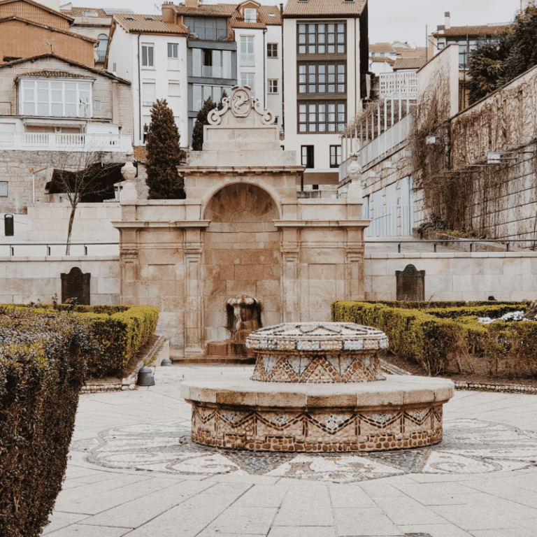 Free Tour Nocturno Ourense: Piedra, Papel y Tijera